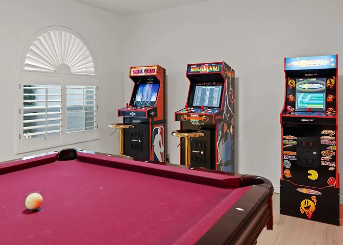Refreshing Pool Hot Tub Game Sleeps 8 Holiday home *
