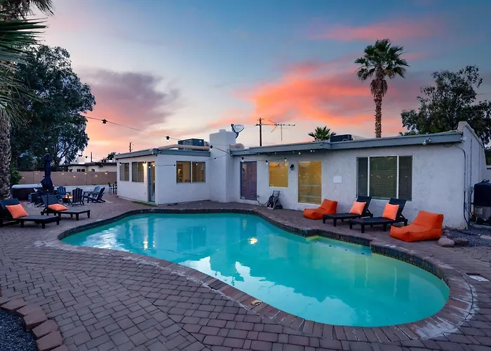 Holiday home Refreshing Pool Hot Tub Game Sleeps 8